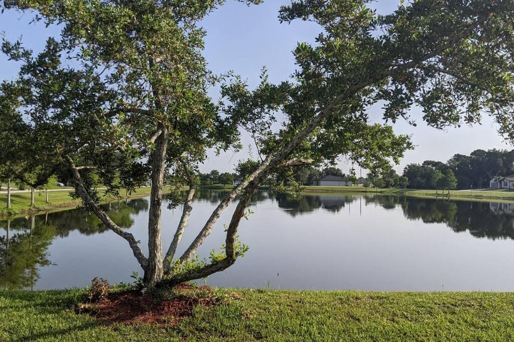 Port Saint Lucie A Little Piece Of Heaven- Peaceful Lake View Apartment- 1 Min From I95 And Turnpike Port St. Lucie Zewnętrze zdjęcie